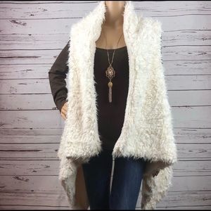 Sleeveless Faux Sherpa Ivory Fur Vest
